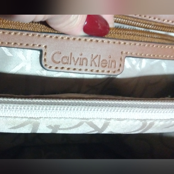 New Calvin Klein - Picture 6 of 7